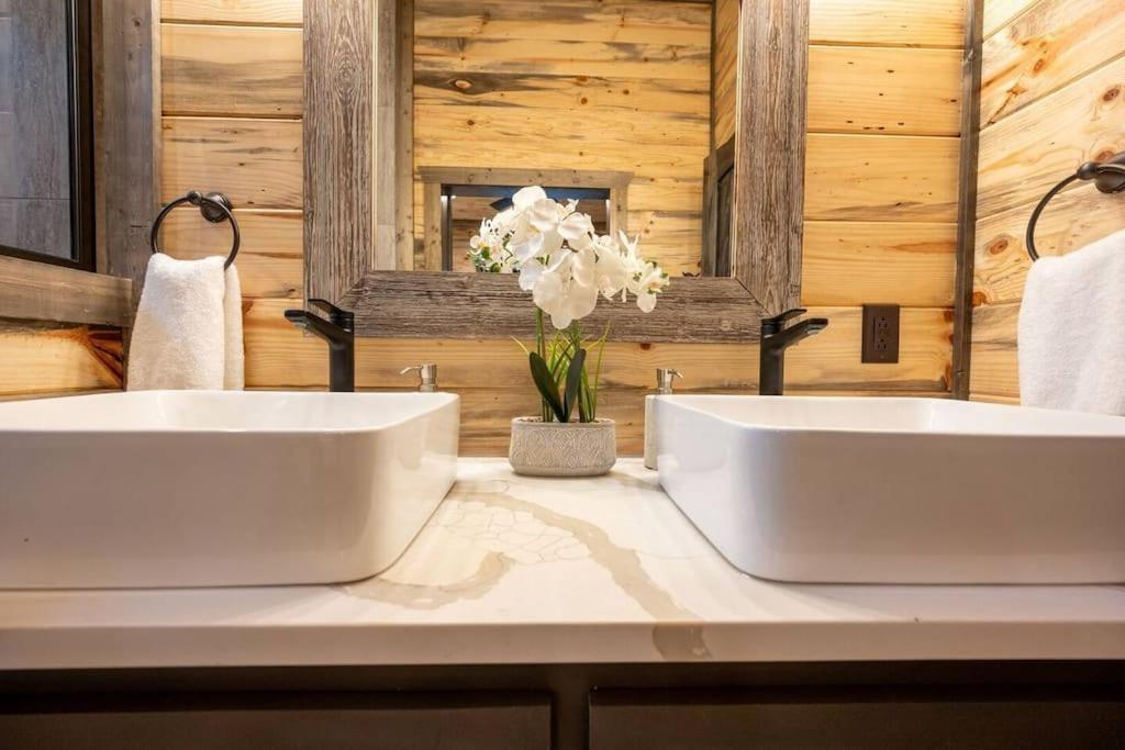The Blaylock Cabin, 2 King, Hot Tub, Pet Friendly! Broken Bow Exterior foto